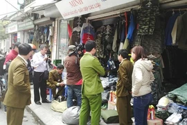 Phát hiện nhiều cơ sở kinh doanh quân trang, quân dụng trái phép