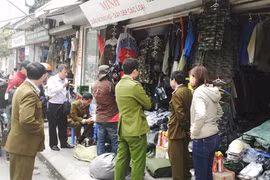 Phát hiện nhiều cơ sở kinh doanh quân trang, quân dụng trái phép