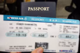 Rước họa vì "sống ảo" với visa, hộ chiếu, vé máy bay…