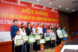 Trao học bổng 405 triệu đồng cho con cái nạn nhân tử vong vì TNGT