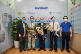 Uống trà thảo mộc để hỗ trợ và tăng cường sức khoẻ