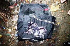 Mở vali vứt trong thùng rác, tá hỏa thấy thi thể trẻ sơ sinh