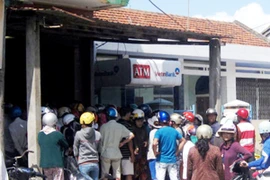 Đổ xô bán vàng vì tin đồn thất thiệt gây hoang mang dư luận