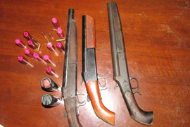 Ngang nhiên xông vào nhà dân, bắn-chém loạn xạ