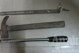 Thản nhiên đập trứng úp mì ăn uống, trước khi ra tay đạo chích