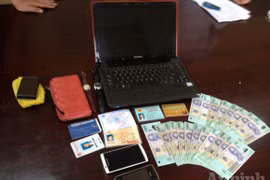 Ngủ mê mệt, trộm vào tận phòng khoắng đồ không biết gì