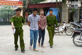 Bắt con làm tin, đòi nợ bố