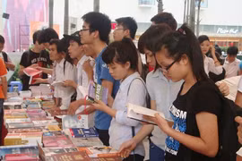 Bảo vệ tác quyền văn học: “Đứa con” chưa lớn