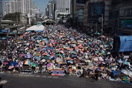 Bangkok tê liệt vì biểu tình 