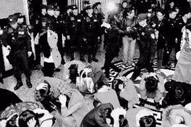 6.500 cảnh sát đột kích “thành phố sex”