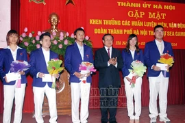 Khen thưởng HLV, VĐV Hà Nội đạt thành tích xuất sắc