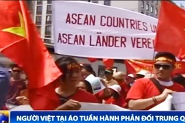 Người Việt tại Áo tuần hành phản đối Trung Quốc