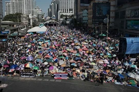 Bangkok tê liệt vì biểu tình 