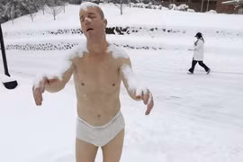 Bức tượng “mộng du” đáng sợ