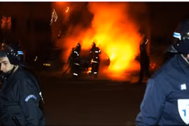 Pháp: Hơn 1.000 ô tô bị đốt trong đêm giao thừa