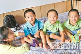 Xót xa người mẹ có 3 con bị bại não