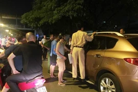 Lùi xe gây va chạm, lái xe bất tỉnh