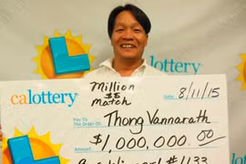 Đi cắt tóc, trúng thưởng 1 triệu USD 