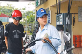 Từ 16h30 chiều 6-1: Xăng tiếp tục giảm giá