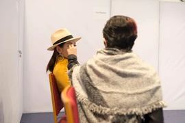 Gil Lê xuất hiện bên Chi Pu không rời nửa bước