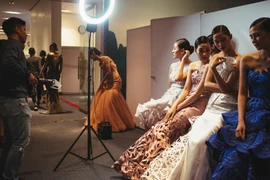 Những hình ảnh chưa từng thấy tại Tuần lễ thời trang Quốc tế Hà Nội