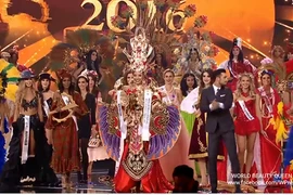 Khoảnh khắc đoạt giải của Khả Trang tại Hoa hậu Siêu quốc gia