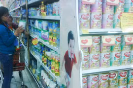 Xem xét việc kê khai giá với các sản phẩm sữa được "thay tên đổi họ"