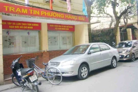 Trông xe trái phép ngay trước trụ sở UBND phường