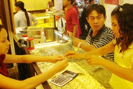 Ngân hàng Nhà nước mua bán cả vàng phi SJC