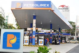 Xăng giảm nhỏ giọt: 300 đồng/lít