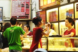 Giá vàng “bốc hơi” thêm hơn 2 triệu đồng/lượng