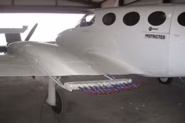 Công nghệ "nổ mây" giúp "đuổi mưa" cho ngày cưới hoàn hảo