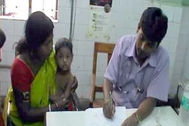 Sốc: 114 trẻ em bị cho uống nhầm vắc-xin