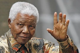 Cựu tổng thống Nelson Mandela cũng bị “đe dọa” cắt điện, nước