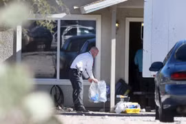 Giam cầm 3 con gái trong 2 năm, cha mẹ bị bỏ tù