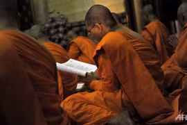 Chấn động: Hai sư trẻ bị bắt vì môi giới mại dâm cho... sư trụ trì