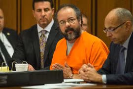 Kẻ hãm hiếp 3 cô gái suốt một thập kỷ đã treo cổ