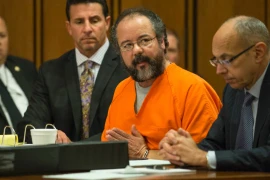 Kẻ hãm hiếp 3 cô gái suốt một thập kỷ đã treo cổ