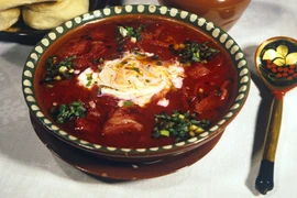 Đâm chết bạn thân hàng xóm chỉ vì món ăn bị đổ vào toilet