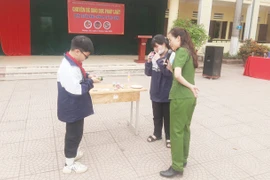 Chặn ma túy từ cổng trường vì thế hệ tương lai