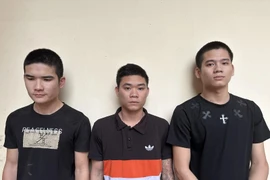 Bắt giữ người trái pháp luật vì nghi bạn gái bị lôi kéo làm nhân viên quán karaoke