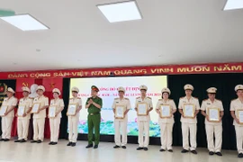 CAQ Bắc Từ Liêm: Công bố các quyết định nâng lương, thăng cấp bậc hàm năm 2023