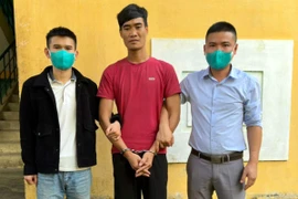 'Hẹn ước' với người phụ nữ hơn 8 tuổi để kiếm chỗ nương náu trốn truy nã