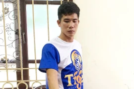 Nam thanh niên giấu 1.000 viên ma túy và 5 gói heroin trong người