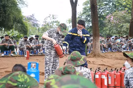 Nâng cao kỹ năng chữa cháy và thoát nạn cho học sinh