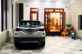 Mâu thuẫn trong tiệc sinh nhật, chém nhầm ô tô nhà hàng xóm