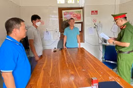 Trạm trưởng y tế xã ăn chặn kinh phí tiêm vaccine của nhân viên thôn bản