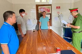 Trạm trưởng y tế xã ăn chặn kinh phí tiêm vaccine của nhân viên thôn bản