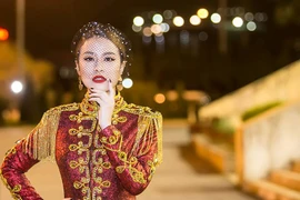 ​ Hoàng Thùy Linh xuất hiện đầy khác lạ, quyến rũ và quyền uy như nữ hoàng ​