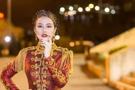 ​ Hoàng Thùy Linh xuất hiện đầy khác lạ, quyến rũ và quyền uy như nữ hoàng ​